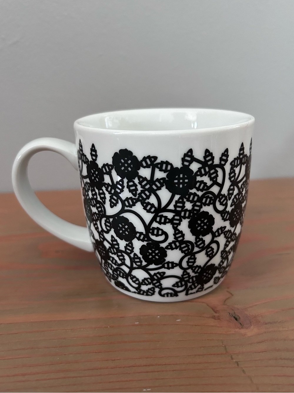 Danica black & white floral mug